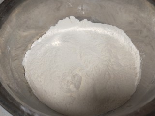 酸奶面包,面粉200克。