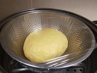 酸奶面包,封保鲜膜发起来。