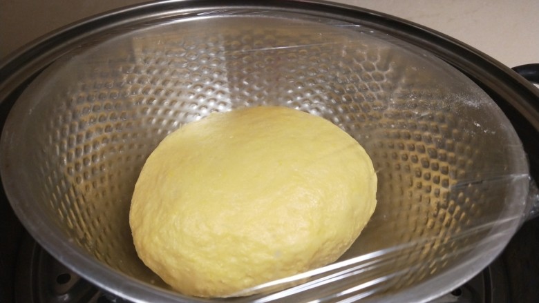 酸奶面包,封保鲜膜发起来。