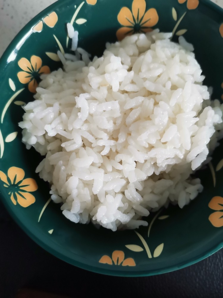 鹅蛋炒饭,米饭一碗