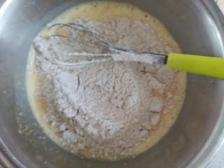 无油无糖全麦香蕉松饼（低卡减脂）,加入全麦粉或低筋面粉