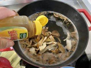 豆腐肉丸子➕香菜虾皮豆腐肉丸汤,加入一茶匙太太乐鸡汁