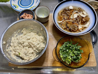 豆腐肉丸子➕香菜虾皮豆腐肉丸汤,全部食材准备好