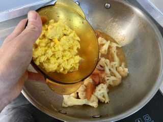 花菜炒鸡蛋➕番茄花菜炒鸡蛋,加入炒蛋翻炒均匀