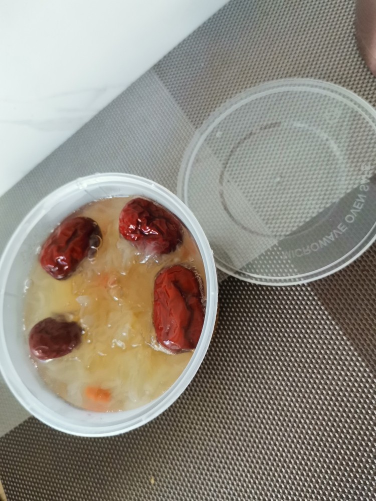 蜂蜜红枣桂圆汤,盒子放保鲜盒放冰箱可以放3天