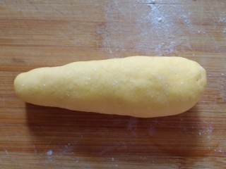 玉米馒头,封口包严，做出玉米形状。