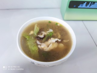 多彩虾仁炒饭,虾米紫菜三鲜汤。