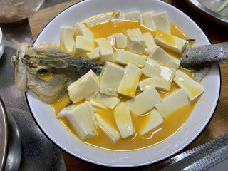 剁椒鲈鱼➕剁椒鲈鱼蒸蛋,蛋液过筛，浇在豆腐上