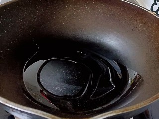 清炒油麦菜,起锅烧油，油温8成热