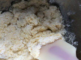咸蛋黄肉松司康,翻拌均匀基本没干粉。