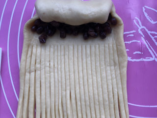 蜜豆毛线球面包,从上往下卷起来。