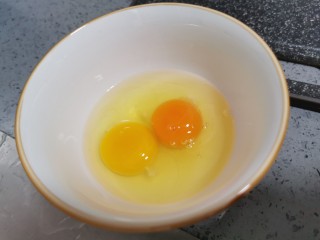 香椿炒蛋,鸡蛋两个