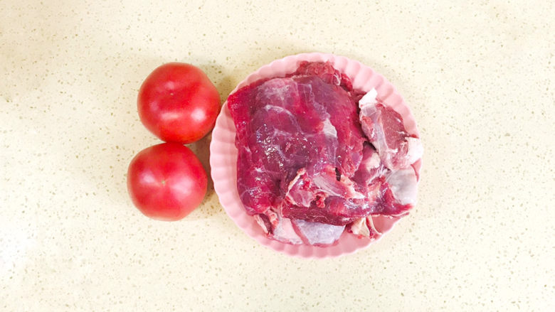 西红柿炖牛肉,准备好食材
