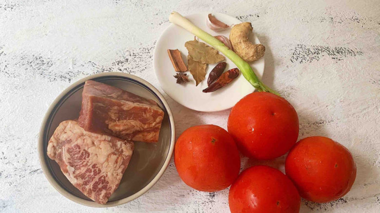 西红柿炖牛肉,准备好材料