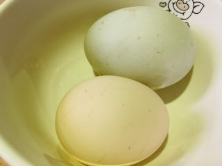 芦笋炒鸡蛋,准备鸡蛋