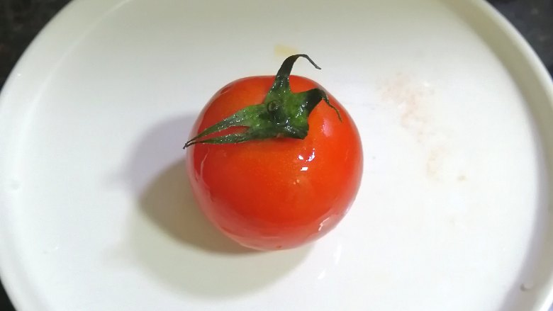 番茄米线,准备一个西红柿