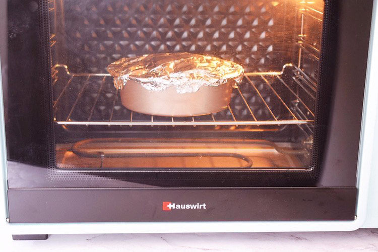 锡纸金针菇,放入预热好的烤箱，上下火230度，中层烤15分钟，烤好取出拌匀即可享受美食了