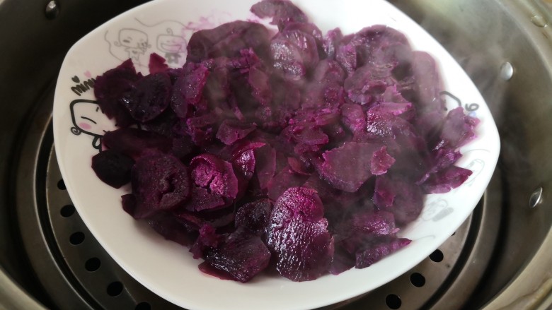 紫薯酥,时间到了紫薯蒸好了