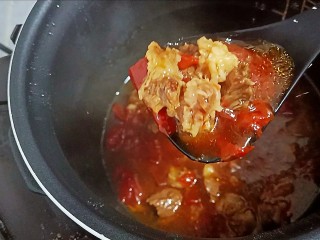 西红柿炖牛肉,保证你连汤汁都剩不下