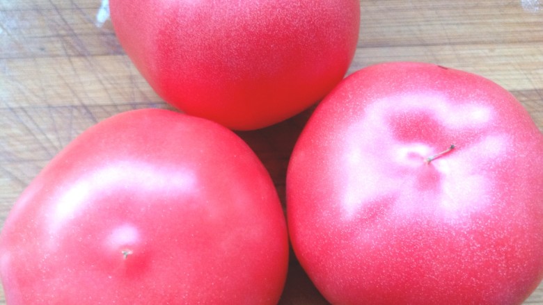 西红柿炖牛肉,<a style='color:red;display:inline-block;' href='/shicai/ 3551'>西红柿</a>洗净