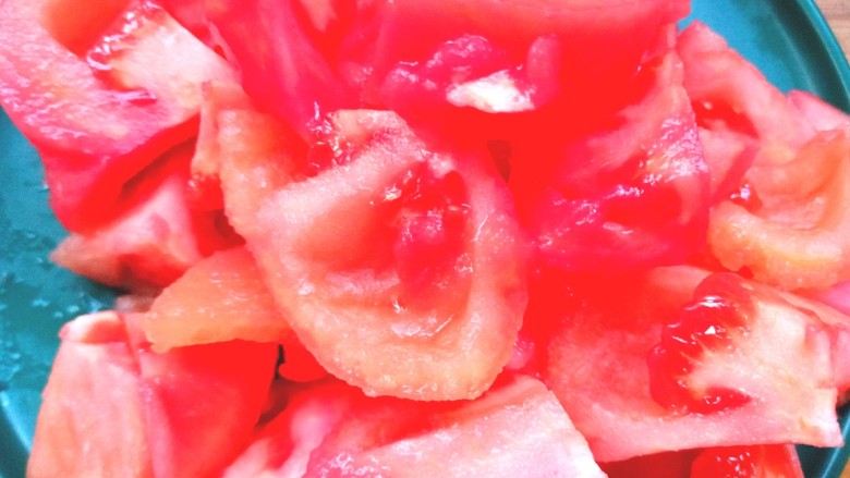 西红柿炖牛肉,切块备用