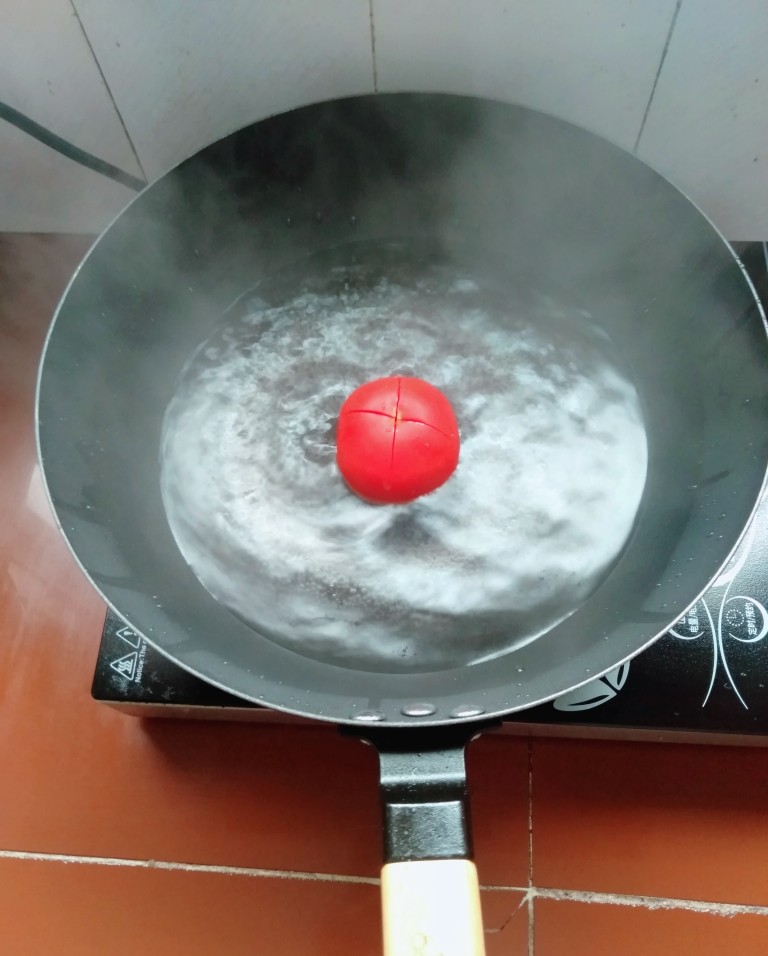 番茄米线,水烧开放番茄烫一分钟