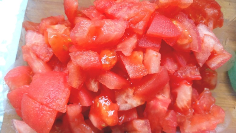 番茄米线,切块备用