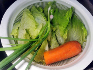 锡纸金针菇,葱，红萝卜与春菜