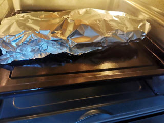 锡纸金针菇,放入180度烤箱，烤8分钟左右