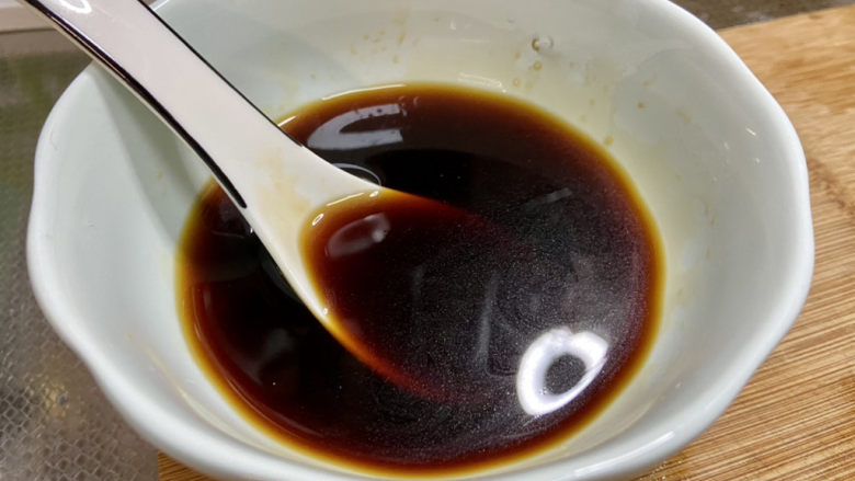 腐竹炒木耳➕腐竹胡萝卜炒木耳,加入适量清水，约四五汤匙