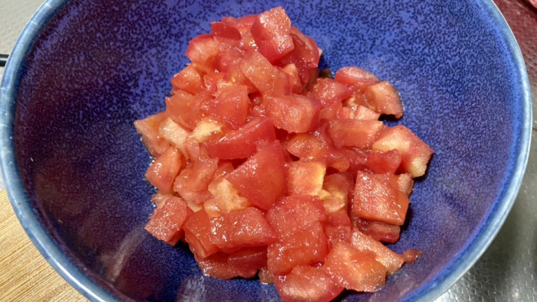 番茄米线➕番茄肉末汤米线,番茄去蒂切小块