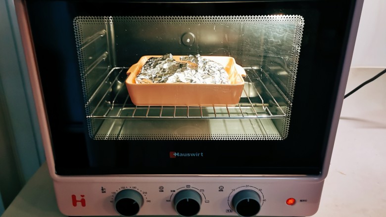 锡纸金针菇,放入烤箱，210度烤15分钟。