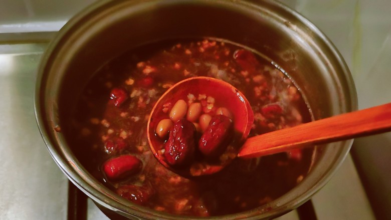 花生红枣汤,两种食材口感均达到自己满意。