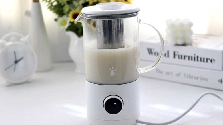 彩色芋圆奶茶,开启奶茶机的奶茶模式15分钟。