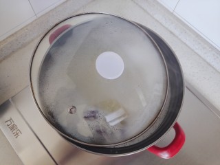 小米山药粥,锅盖盖一半，以免粥溢出