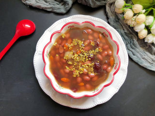 花生红枣汤,可以再撒点干桂花点缀。
