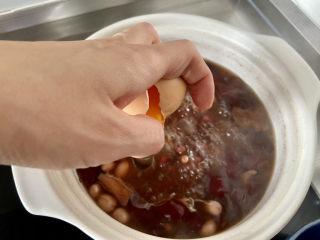 花生红枣汤➕花生红豆红枣汤,开盖，打入鸡蛋