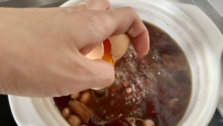 花生红枣汤➕花生红豆红枣汤,开盖，打入鸡蛋