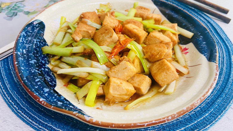 韭黄炒豆腐,简单美味的家常菜！