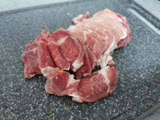 鸡枞菌炒肉,猪肉切片