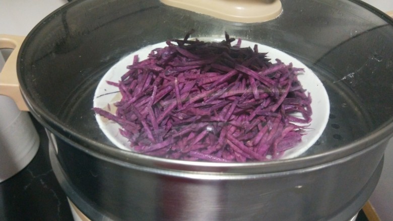 糯米紫薯糕,放入蒸锅蒸25分钟。