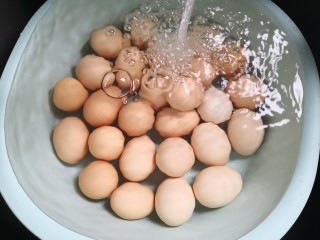 茶叶蛋,鸡蛋清洗干净