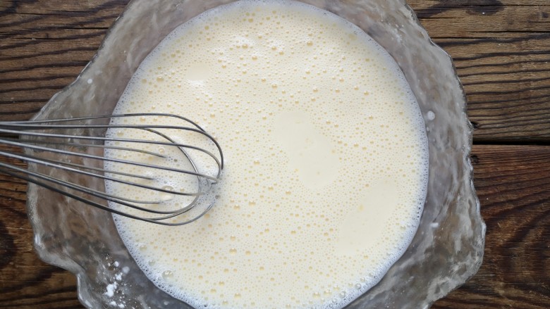 烤牛奶,搅打均匀至完全无颗粒状。
