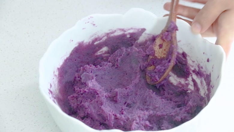 糯米紫薯糕,做成紫薯泥