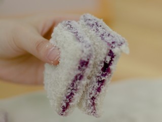 糯米紫薯糕,好看又好吃的紫薯糯米糕就完成了