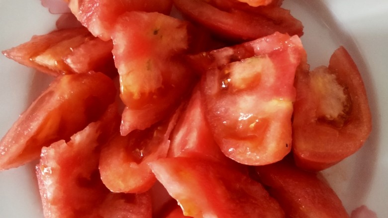 西红柿土豆炖牛肉,柿子切滚刀块