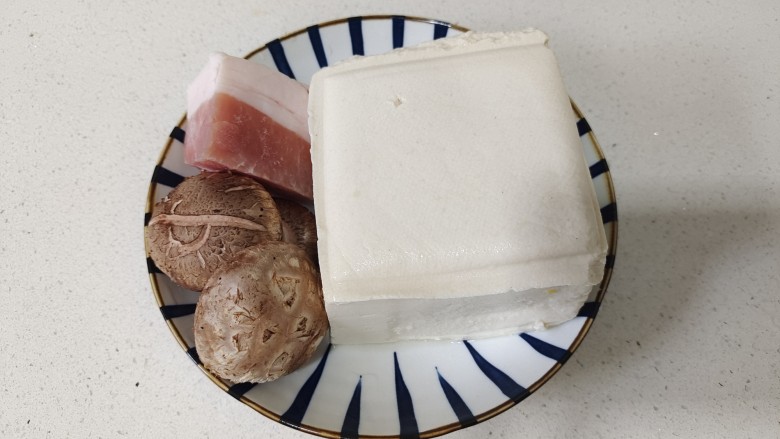 香菇肉末豆腐,准备好需要的食材