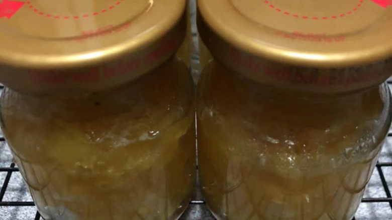 菠萝酱,趁热盖紧瓶盖，冷却后冰箱冷藏保存。