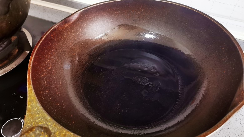 青菜鱼丸汤,起锅烧油