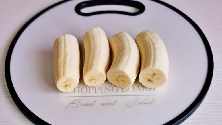 酥炸香蕉,按个人喜欢切小段。